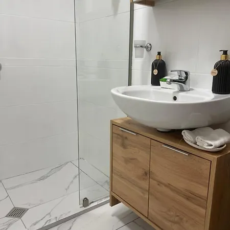 Paradise In The Mountain Hotel *